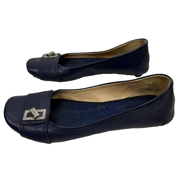 Nine West Ballet Flats Navy Blue Faux Leather Slip On Buckle Accent 9 M‎ Lyrical - Picture 2 of 10